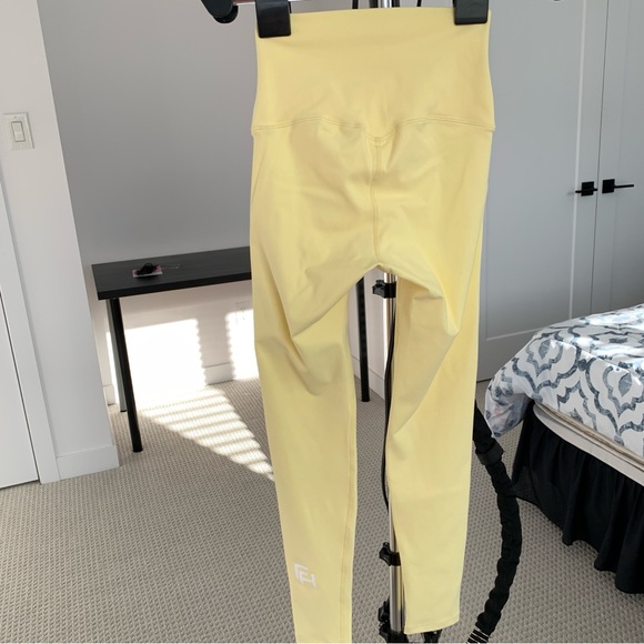 First Health Apparel Performance Leggings 28’ Colour Blonde Size 2 - Picture 1 of 8